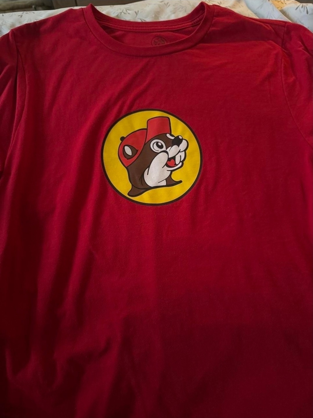 Short Sleeve Graphic Tee in Red Like New